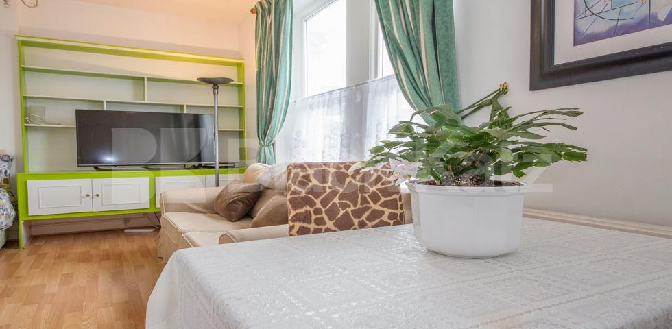 			UNDER OFFER , Studio Apartment, 1 bath, 1 reception Flat			 Sinclair Road, SHEPHERDS BUSH